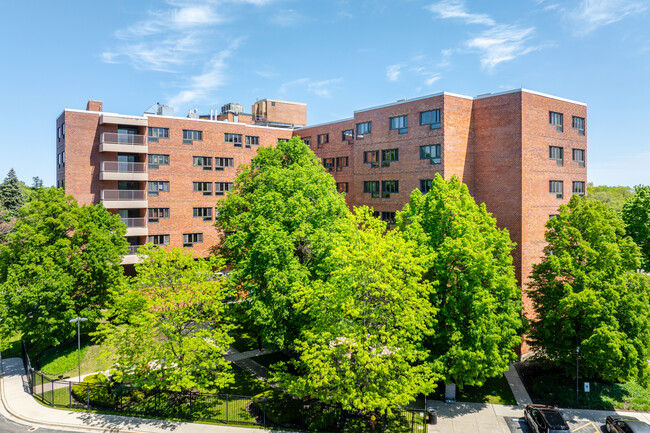 Gross Point Elderly Housing in Skokie, IL - Building Photo - Building Photo