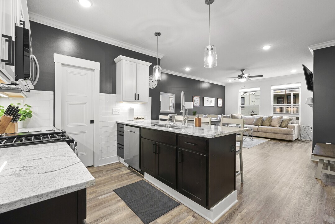 127 E 8th Ave in Columbus, OH - Building Photo