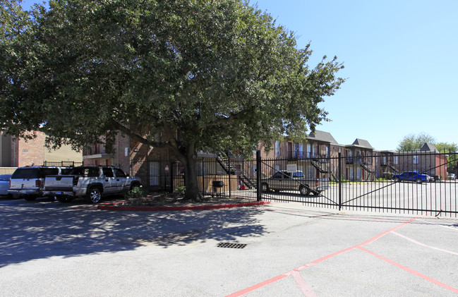 Oaks on Bissonnet in Houston, TX - Foto de edificio - Building Photo