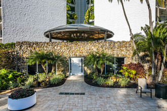 Horizon House in Naples, FL - Building Photo - Building Photo