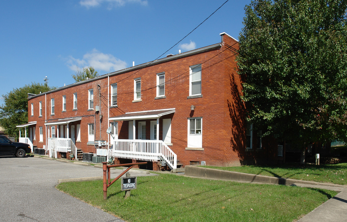 Dubois Court in Charleston, WV - Foto de edificio