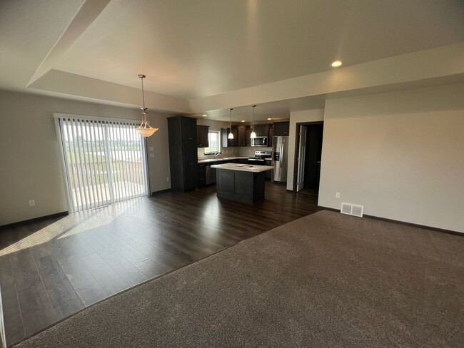 3220 31st St S in Moorhead, MN - Building Photo - Building Photo