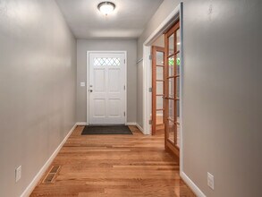 5530 SW Nicol Rd in Portland, OR - Foto de edificio - Building Photo