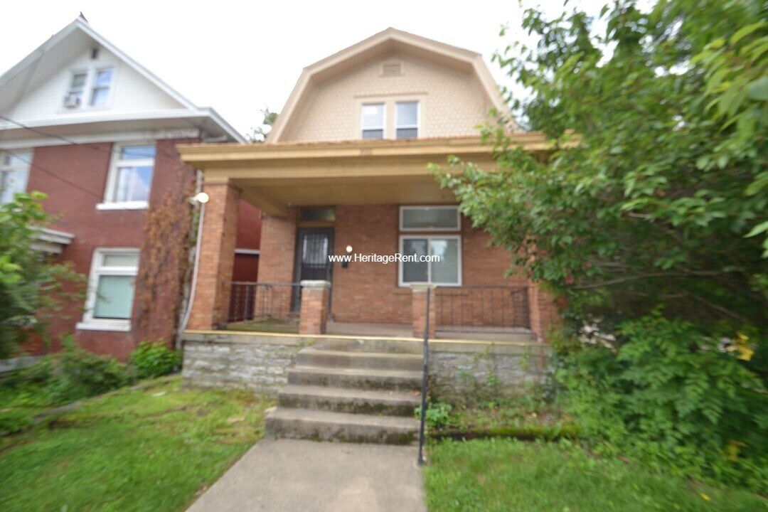 3611 Van Vey Ave in Cincinnati, OH - Building Photo