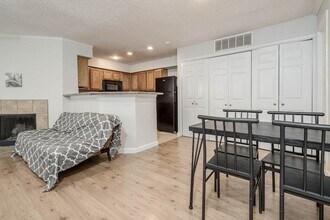 2300 Old Spanish Trl, Unit 1098 in Houston, TX - Building Photo - Building Photo