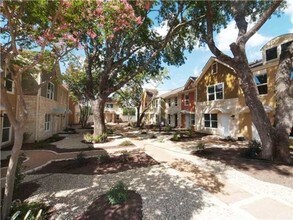 1101 Grove Blvd in Austin, TX - Building Photo - Building Photo