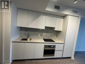 4015 The Exchange in Mississauga, ON - Building Photo - Building Photo