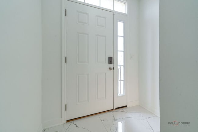 667 W Hickory St in Mundelein, IL - Building Photo - Building Photo