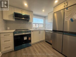 32 Earlscourt Ave in Toronto, ON - Building Photo - Building Photo