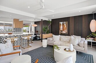 1740 N Vía Miraleste in Palm Springs, CA - Building Photo - Building Photo