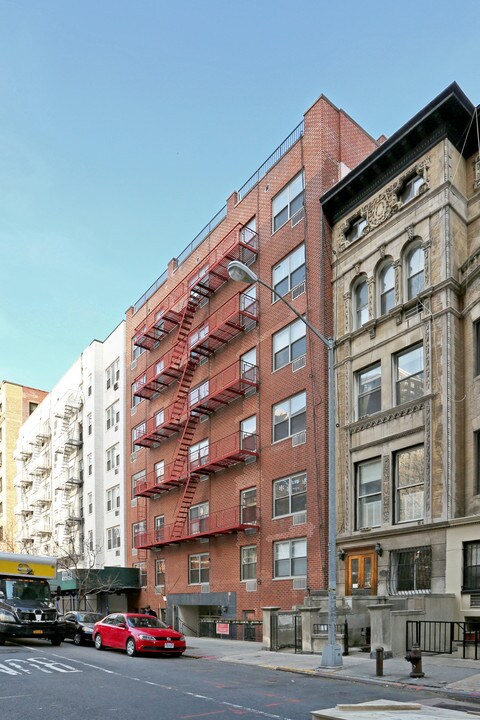 225 W 70th St in New York, NY - Foto de edificio