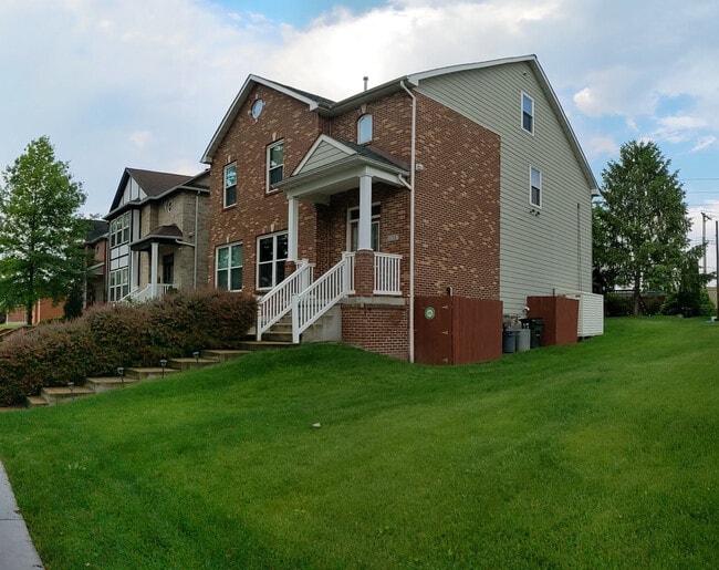 1107 Yale Ave in Richmond Heights, MO - Building Photo - Building Photo