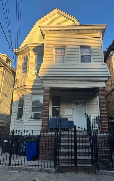110 Lincoln Ave in Newark, NJ - Building Photo