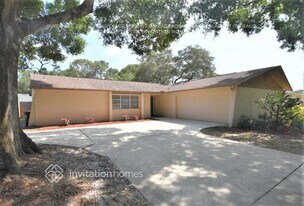 2631 Cypress Bend Dr in Clearwater, FL - Building Photo