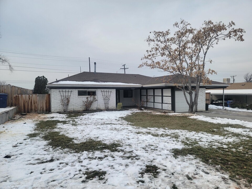 8490 S 1330 E in Sandy, UT - Building Photo