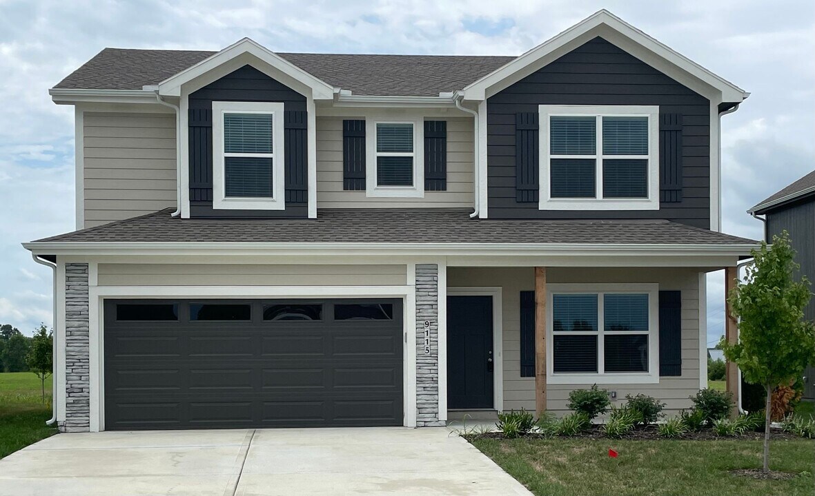 9115 SW 2nd St in Lee's Summit, MO - Building Photo