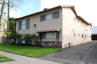 2114 S Mallul Dr in Anaheim, CA - Foto de edificio - Building Photo