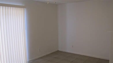 5116 E Temple Heights Rd in Tampa, FL - Building Photo - Building Photo