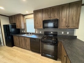 2752 W North Union Rd in Midland, MI - Building Photo