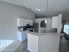 8440 Oak Crossing Dr W in Jacksonville, FL - Building Photo - Building Photo