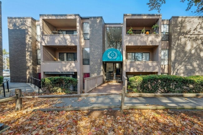 property at 10 Shrewsbury Green Dr