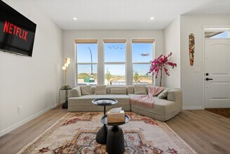 147 Edith Dr NW in Calgary, AB - Building Photo - Building Photo
