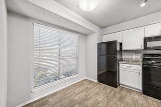 The View at Lake Highlands in Dallas, TX - Foto de edificio - Building Photo