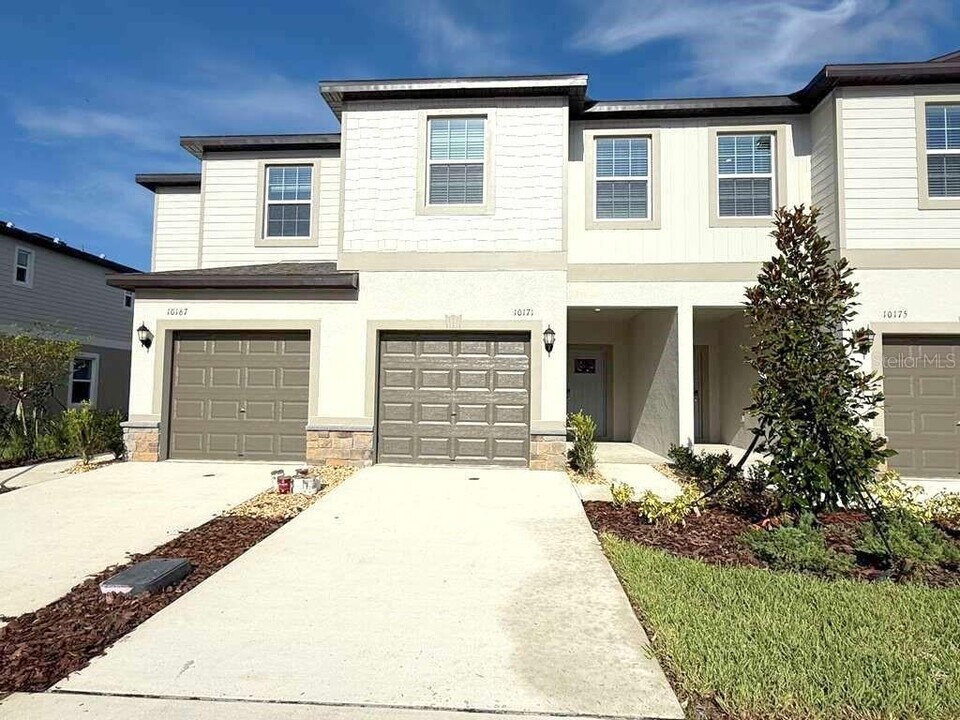 10171 Trumpet Honeysuckle Wy in San Antonio, FL - Building Photo