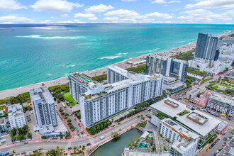 2301 Collins Ave, Unit 1211 in Miami Beach, FL - Foto de edificio - Building Photo