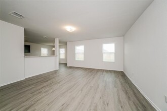222 Pronghorn Dr in Huntsville, TX - Foto de edificio - Building Photo