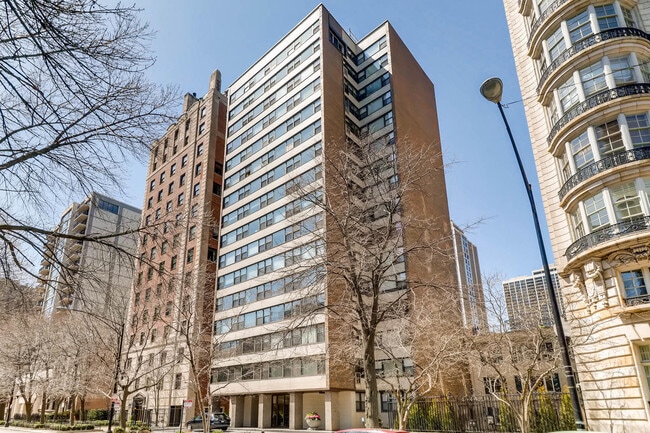 1540 N State Pky, Unit 12B in Chicago, IL - Foto de edificio - Building Photo