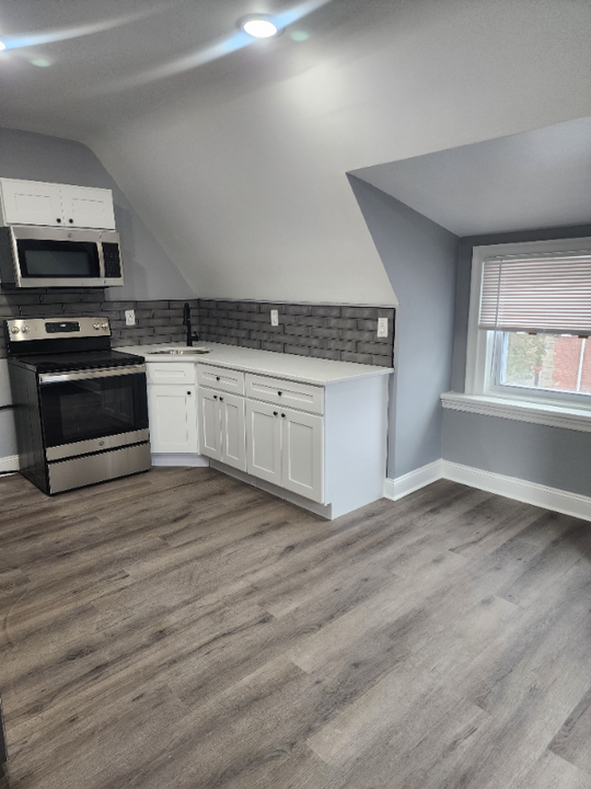 380 Vernon Rd, Unit 5 in Philadelphia, PA - Building Photo