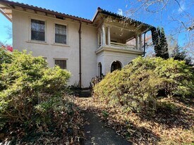 83 Edgemont Rd in Asheville, NC - Building Photo
