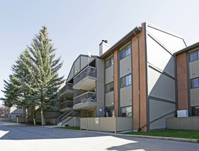 Canyon Pines in Calgary, AB - Building Photo - Primary Photo