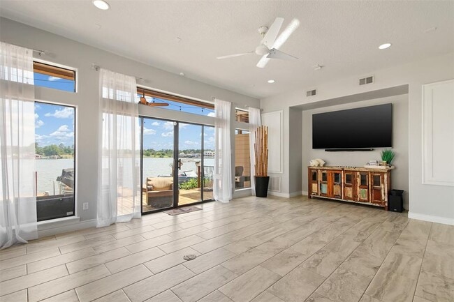 325 Old Aqua W Lndg in Conroe, TX - Building Photo - Building Photo