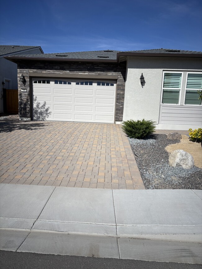 7392 Rustic Towers Dr in Sparks, NV - Building Photo - Building Photo