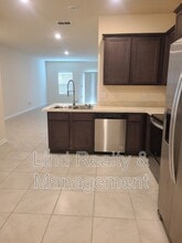 7737 Legacy Trl in Jacksonville, FL - Building Photo - Building Photo