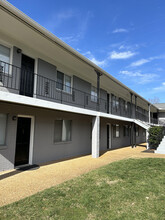 Crestview Apartments in Charlottesville, VA - Foto de edificio - Building Photo