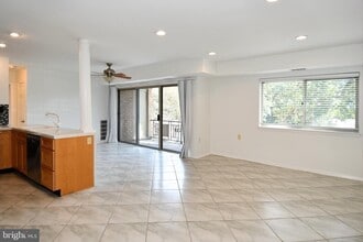 12415 Braxfield Ct, Unit 15 in Rockville, MD - Building Photo - Building Photo