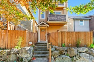 6756 7th Ave NW in Seattle, WA - Building Photo - Building Photo
