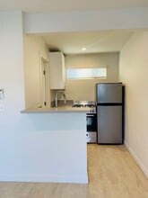 The Century Village (9910 S Village Dr) in Inglewood, CA - Foto de edificio - Interior Photo