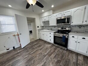 635 W Herndon St in Springfield, IL - Foto de edificio - Building Photo