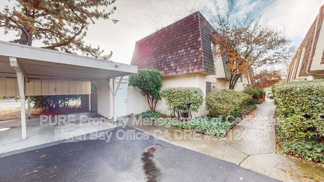 1300 Slater St in Santa Rosa, CA - Foto de edificio - Building Photo