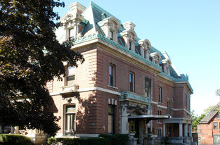 The Goodyear Mansion & Residences Apartamentos