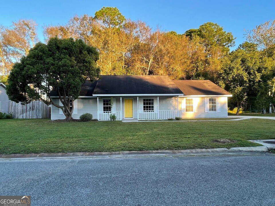 204 Old Pond Dr W in Kingsland, GA - Foto de edificio