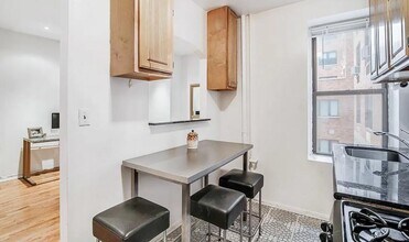 327 E 3rd St in New York, NY - Building Photo - Building Photo