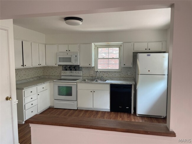 1226 Wissmann Dr in Ballwin, MO - Building Photo - Building Photo