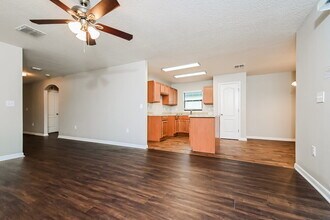 720 Chatham Walk Dr in Ruskin, FL - Foto de edificio - Building Photo