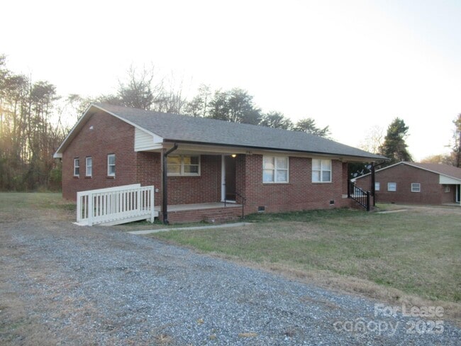 property at 1761 River Rd