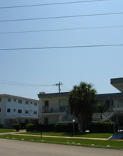 Crescent Arms Apartments in Hollywood, FL - Building Photo - Building Photo